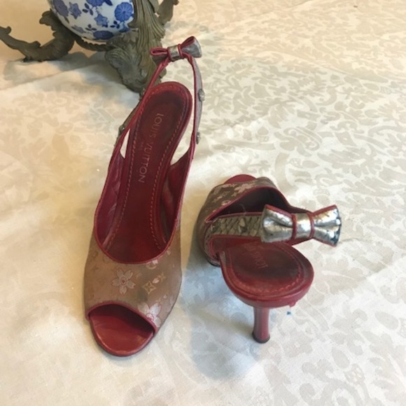 Vintage open toe Louis Vuitton floral heels - Picture 2 of 4